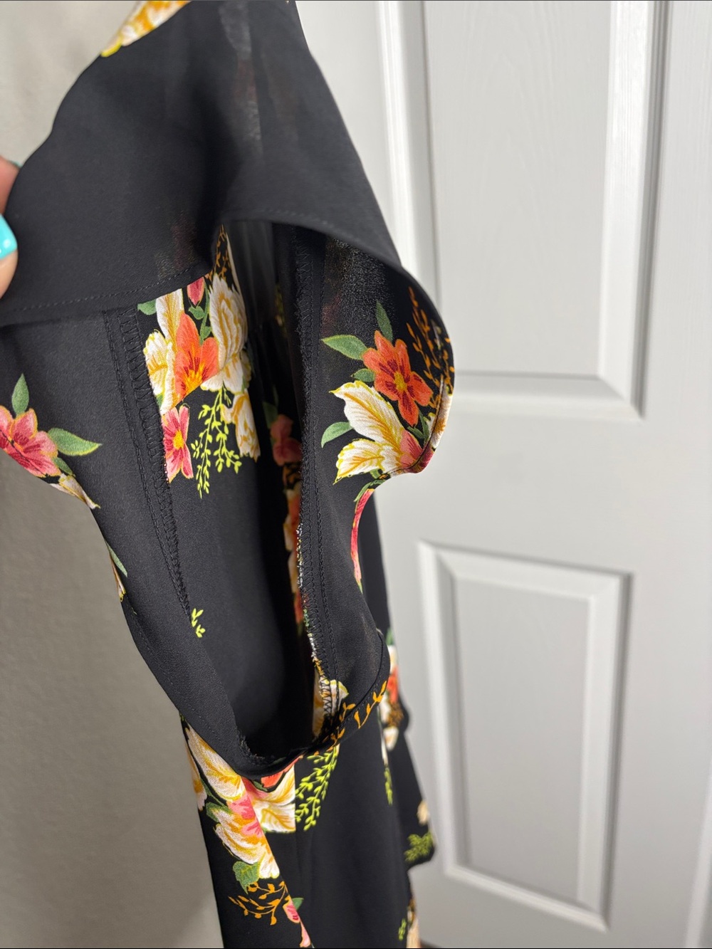LOFT Black Floral V-Neck Cap Sleeve Blouse - Picture 3 of 6